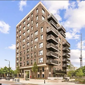 Glitz And Luxury Apartment